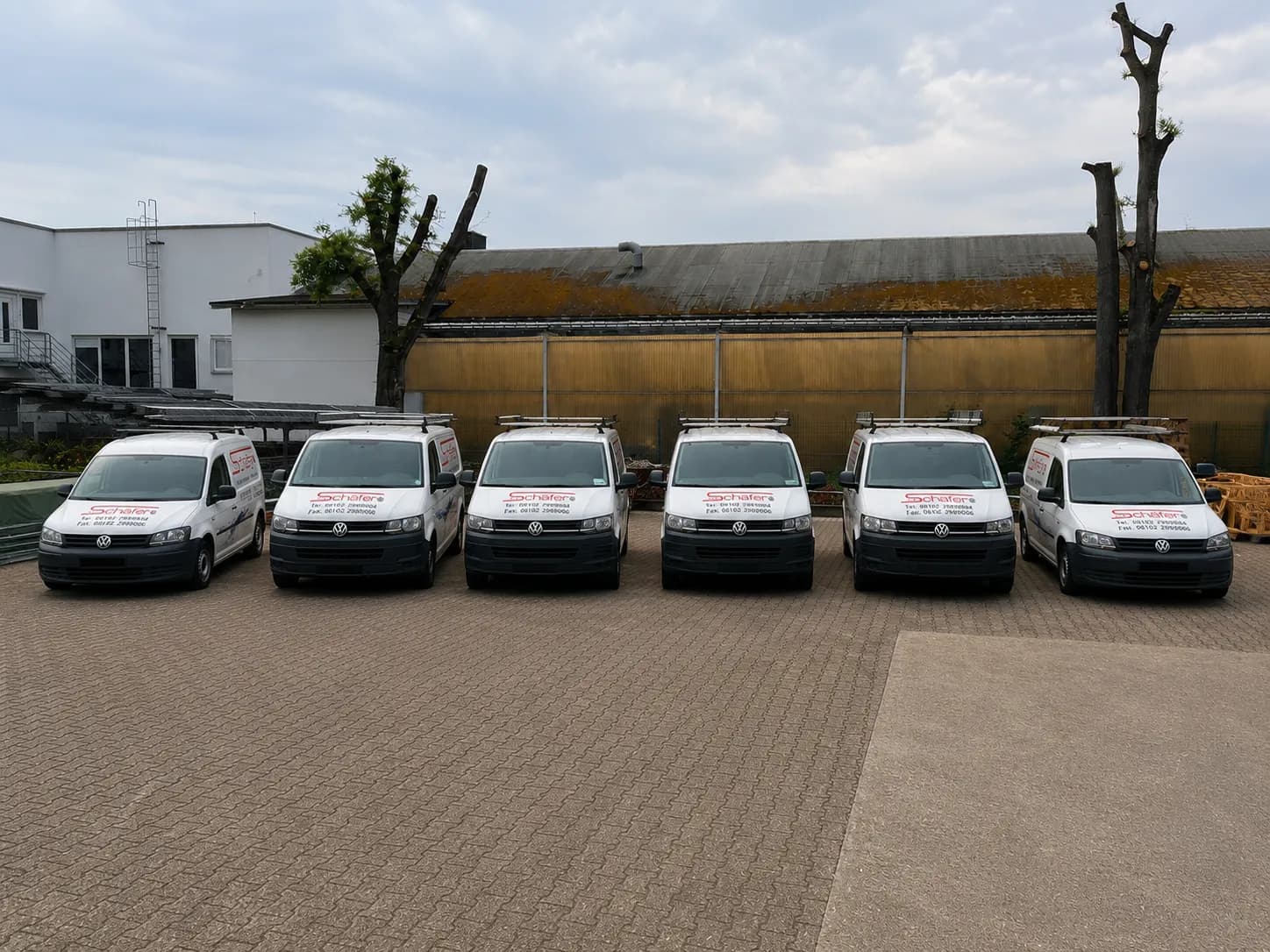 Fuhrpark von K.H. Schäfer – weiße Servicefahrzeuge